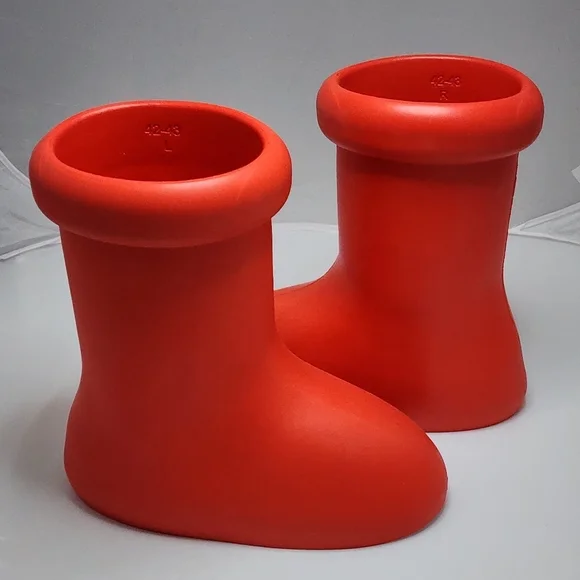 Cartoon Inspired Boots - Picture 3 of 4